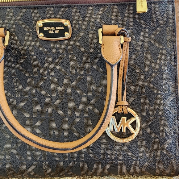 MK Michael Kors Kellen MD satchel. Brown signature color, used/ excellent condt - Picture 3 of 16